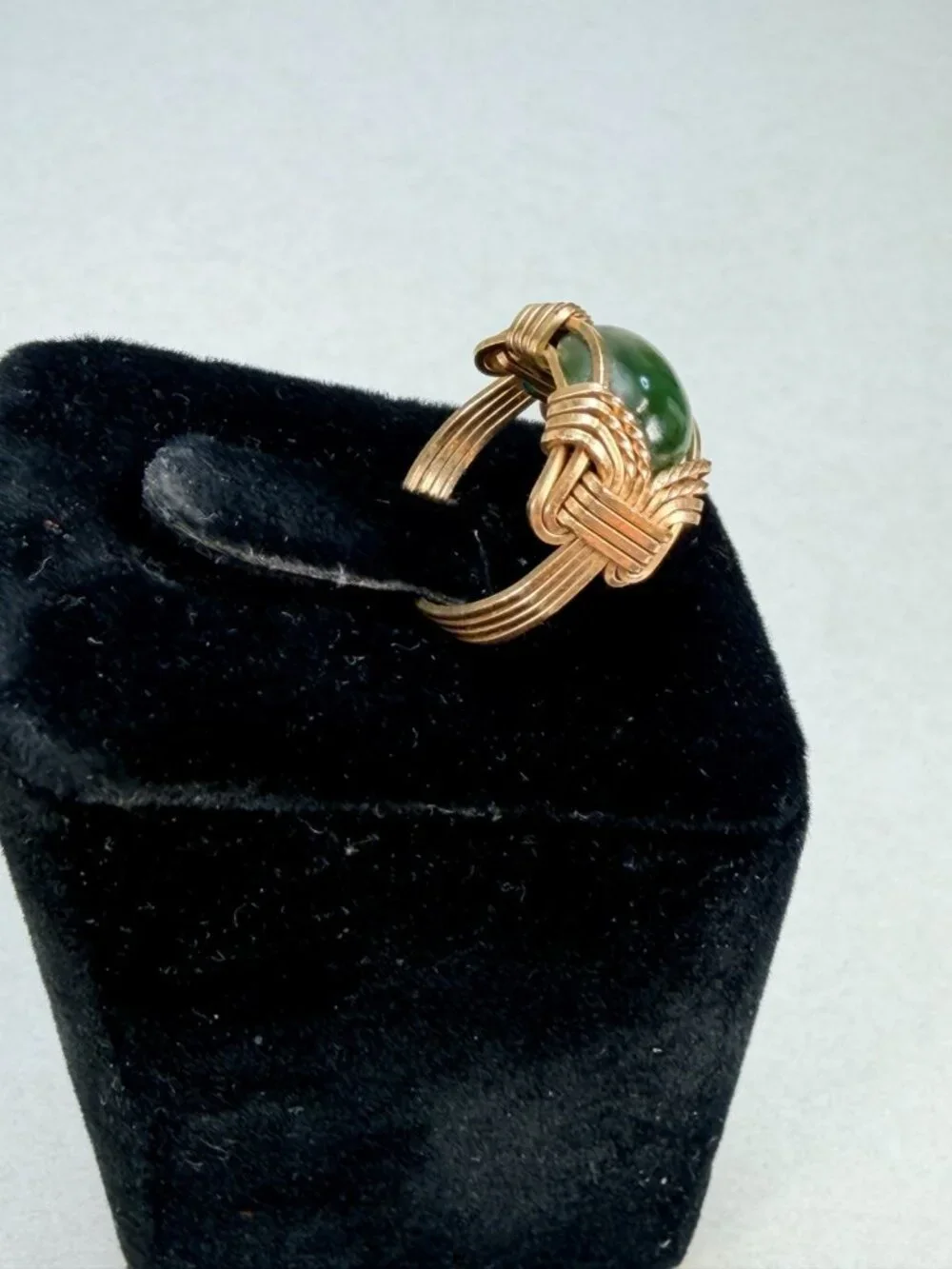 Vintage Rolled Yellow Gold Genuine Green Jade Wire Wrapped Statement Ring Sz 5.7